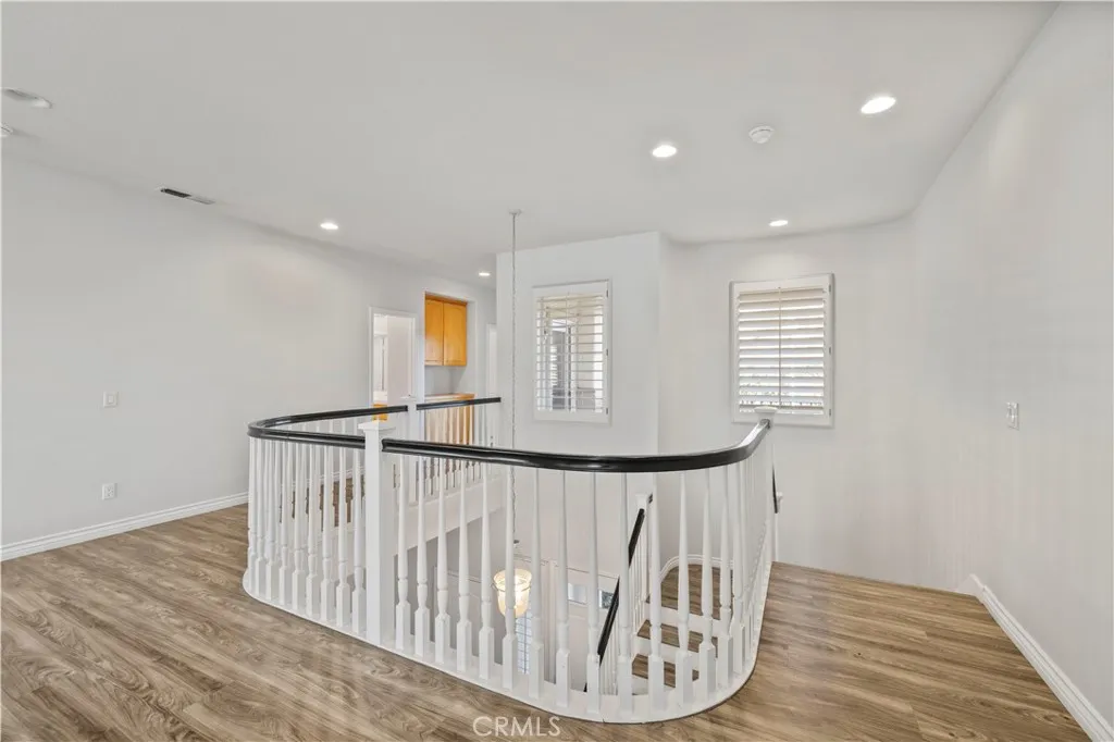 28251 Infinity, Saugus, California 91390 home-pic-21